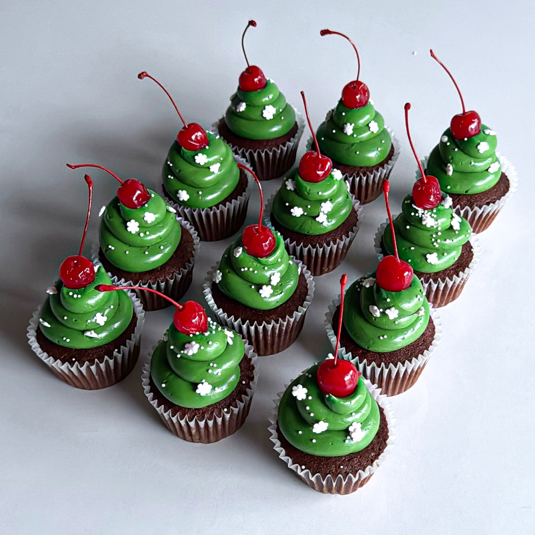 A CHERRY CHRISTMAS CUPCAKES