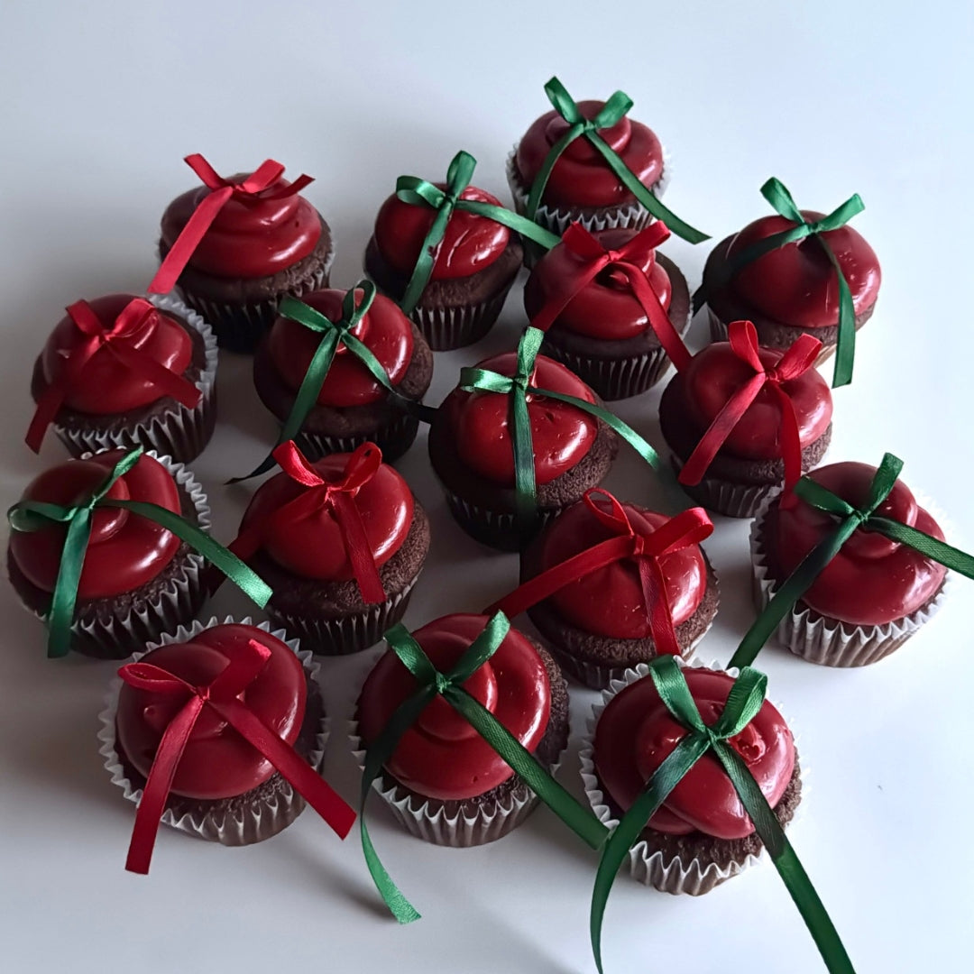 CHRISTMAS BOW CUPCAKES