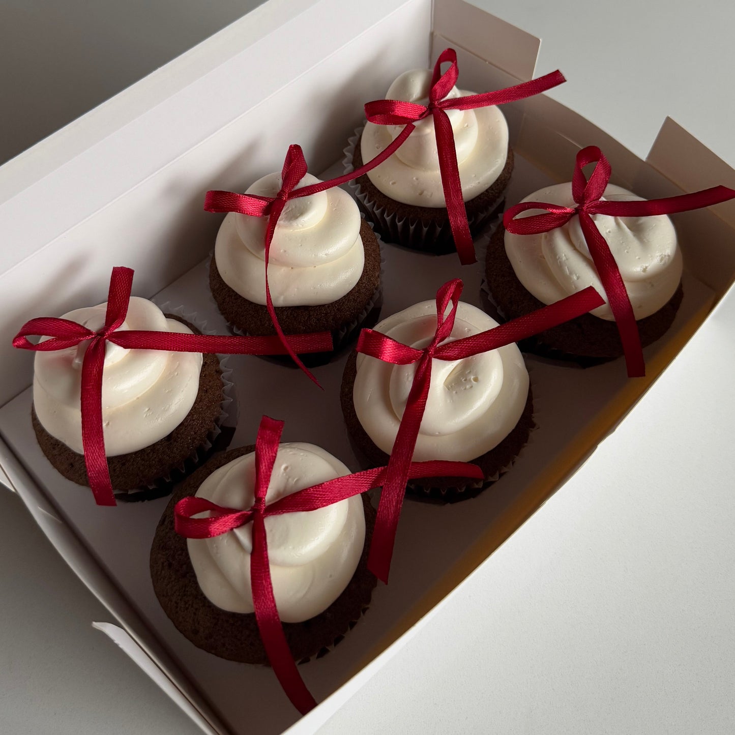 Bow cupcakes