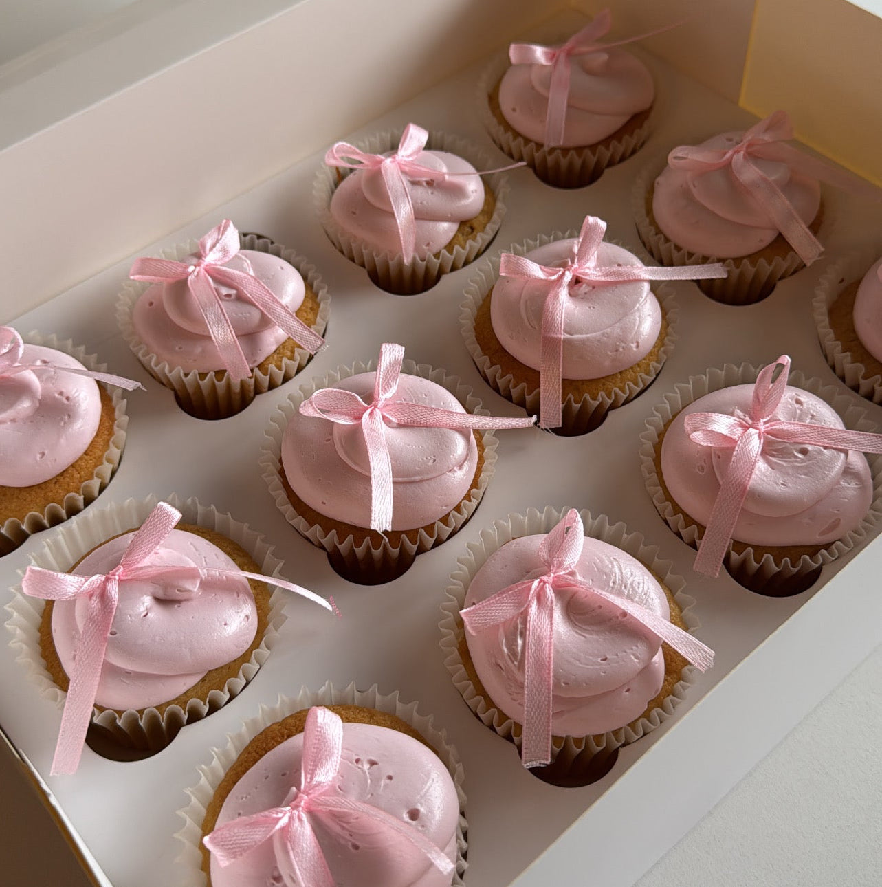 Bow cupcakes