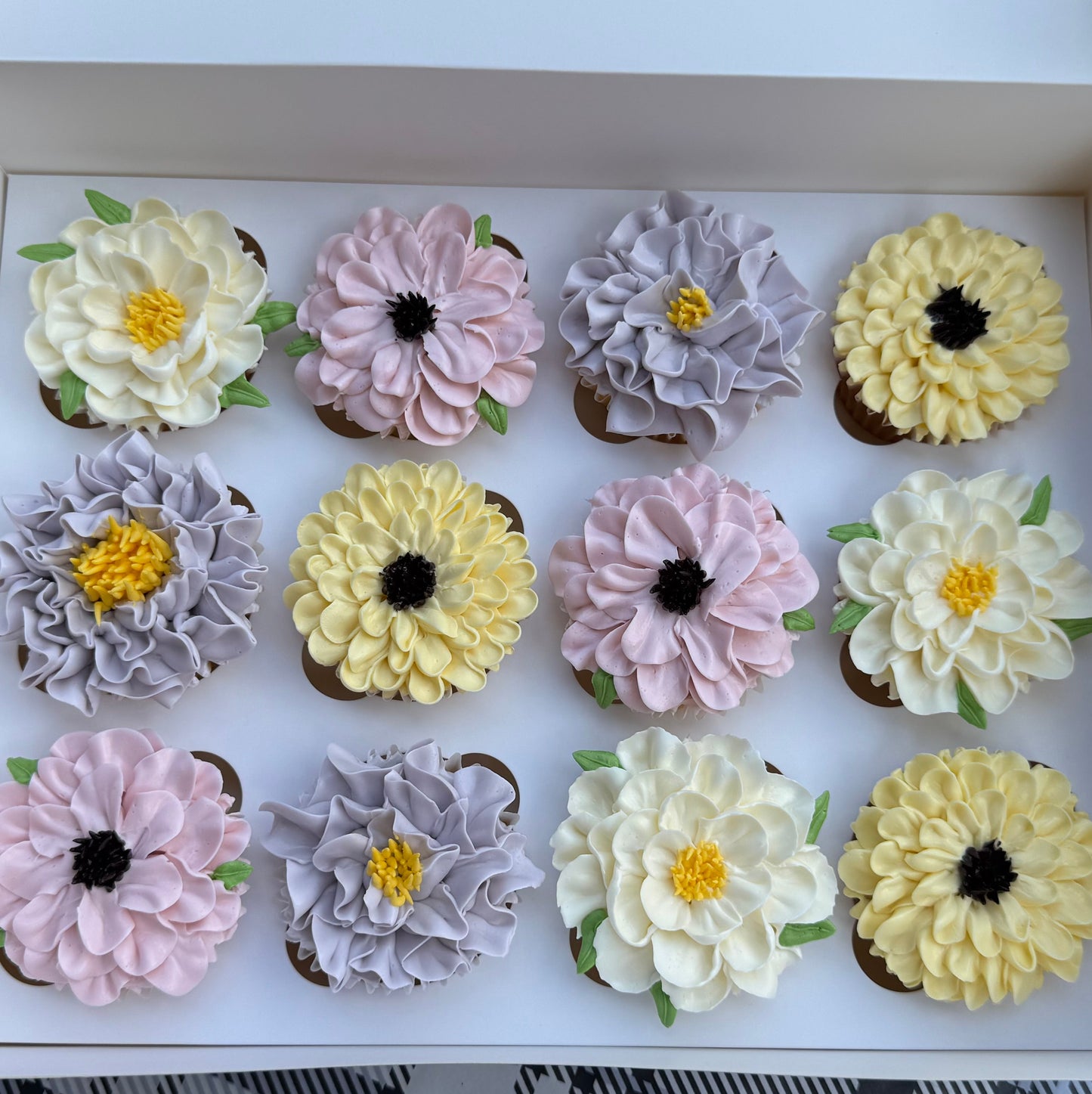 Flower cupcakes - standard size