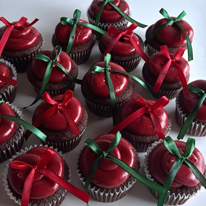 CHRISTMAS BOW CUPCAKES
