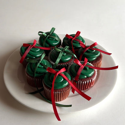 CHRISTMAS BOW CUPCAKES