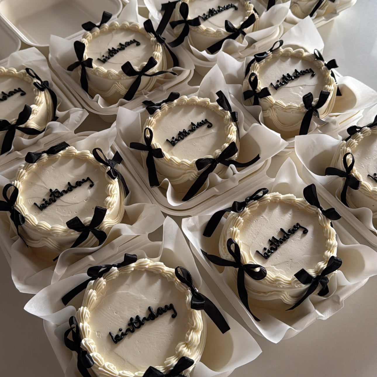 round bento cakes with bows for a corporate event in Montreal