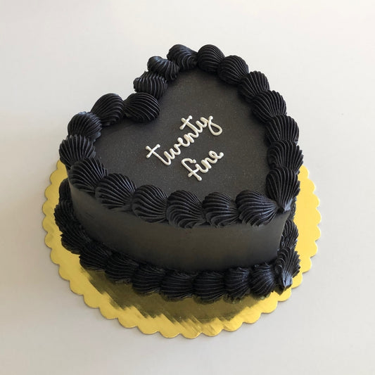 SIMPLE VINTAGE CAKE